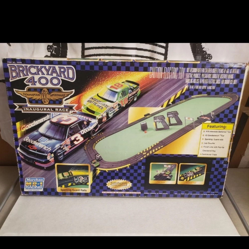 Slot car complete in box with 2 cars